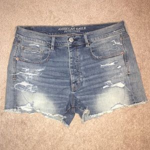 AMERICAN EAGLE NWOT Tom girl Jean Shorts SZ 12